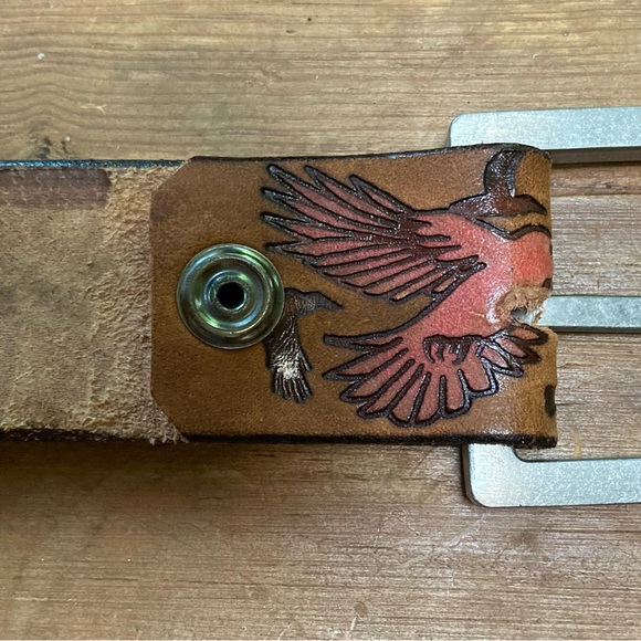 Hand tooled leather belt with pink birds - Picture 9 of 12